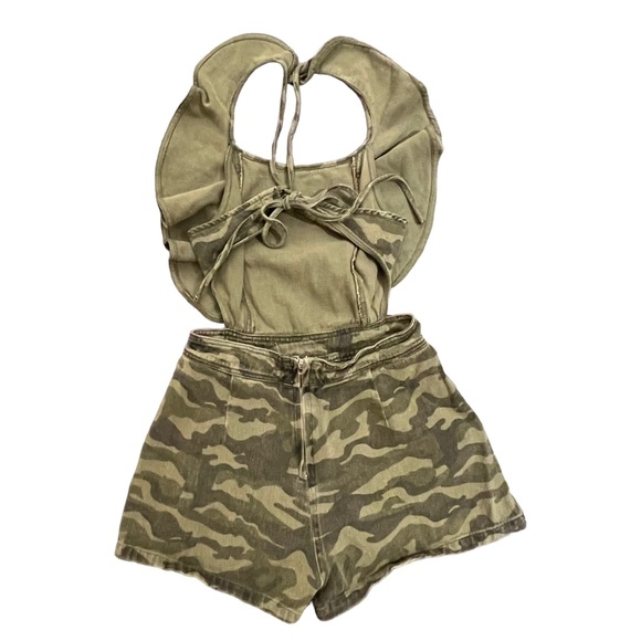Do+Be Camo Ruffle Romper Open Back Size Small - Picture 4 of 10
